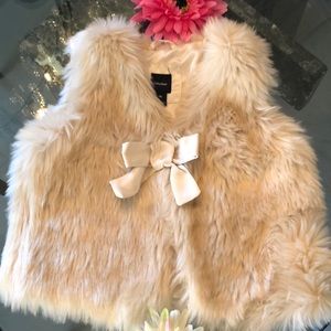 Girls fur like vest
